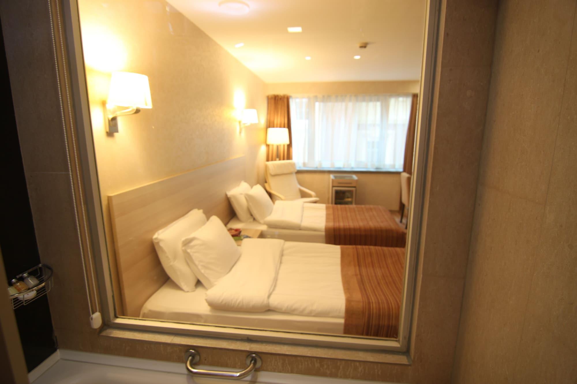 Отель Ramada By Wyndham Анкара Экстерьер фото