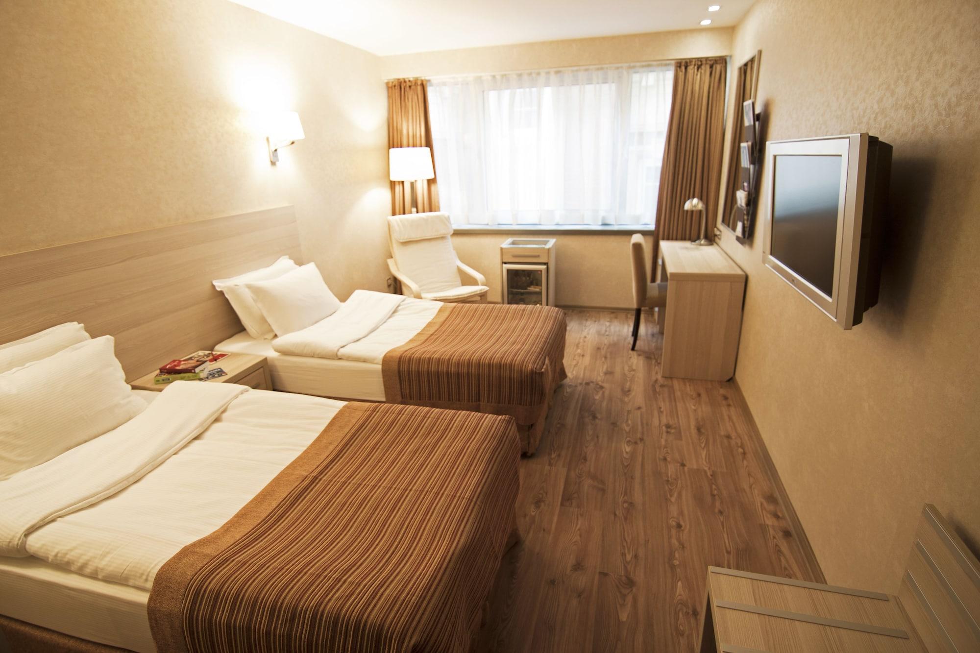 Отель Ramada By Wyndham Анкара Экстерьер фото