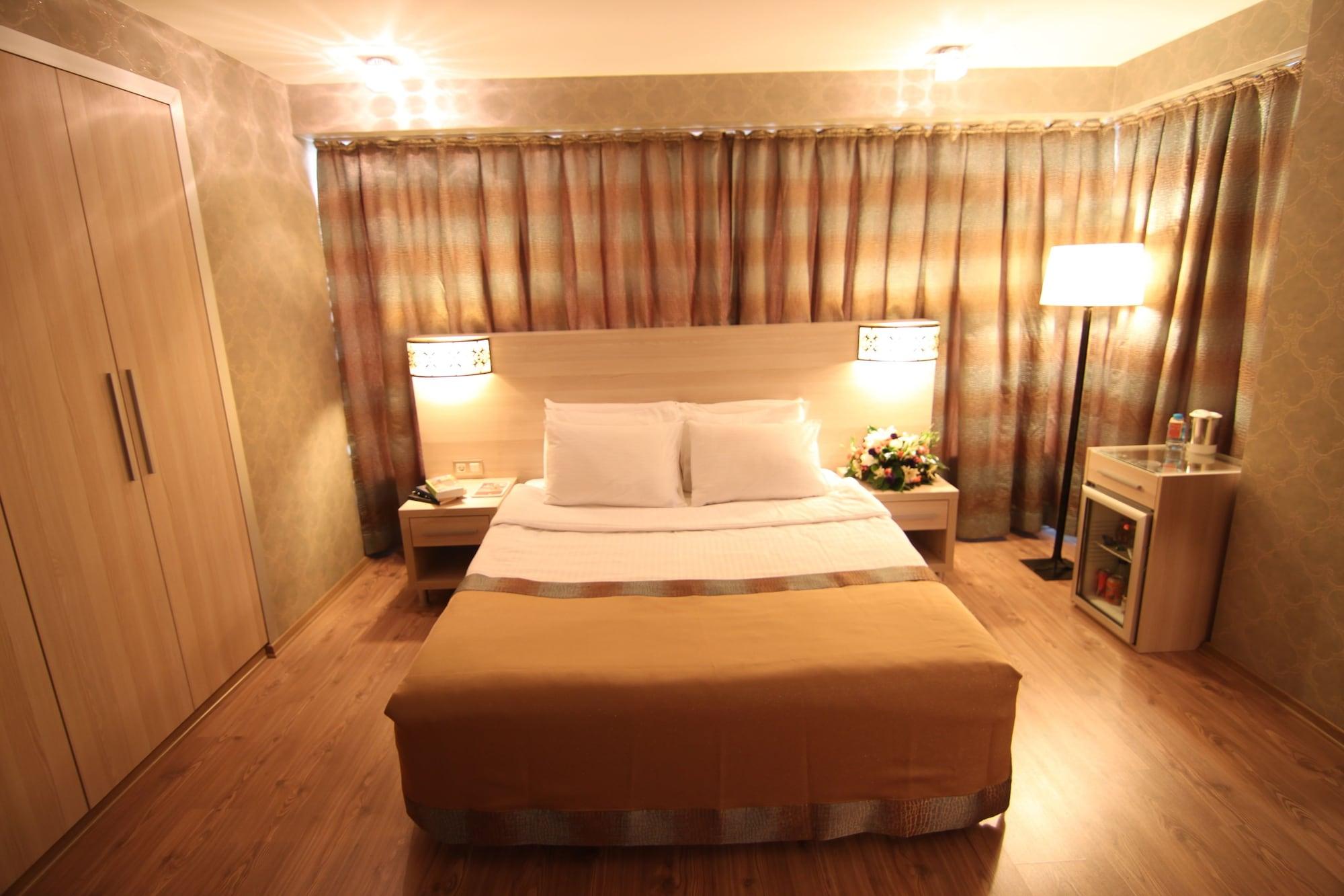 Отель Ramada By Wyndham Анкара Экстерьер фото