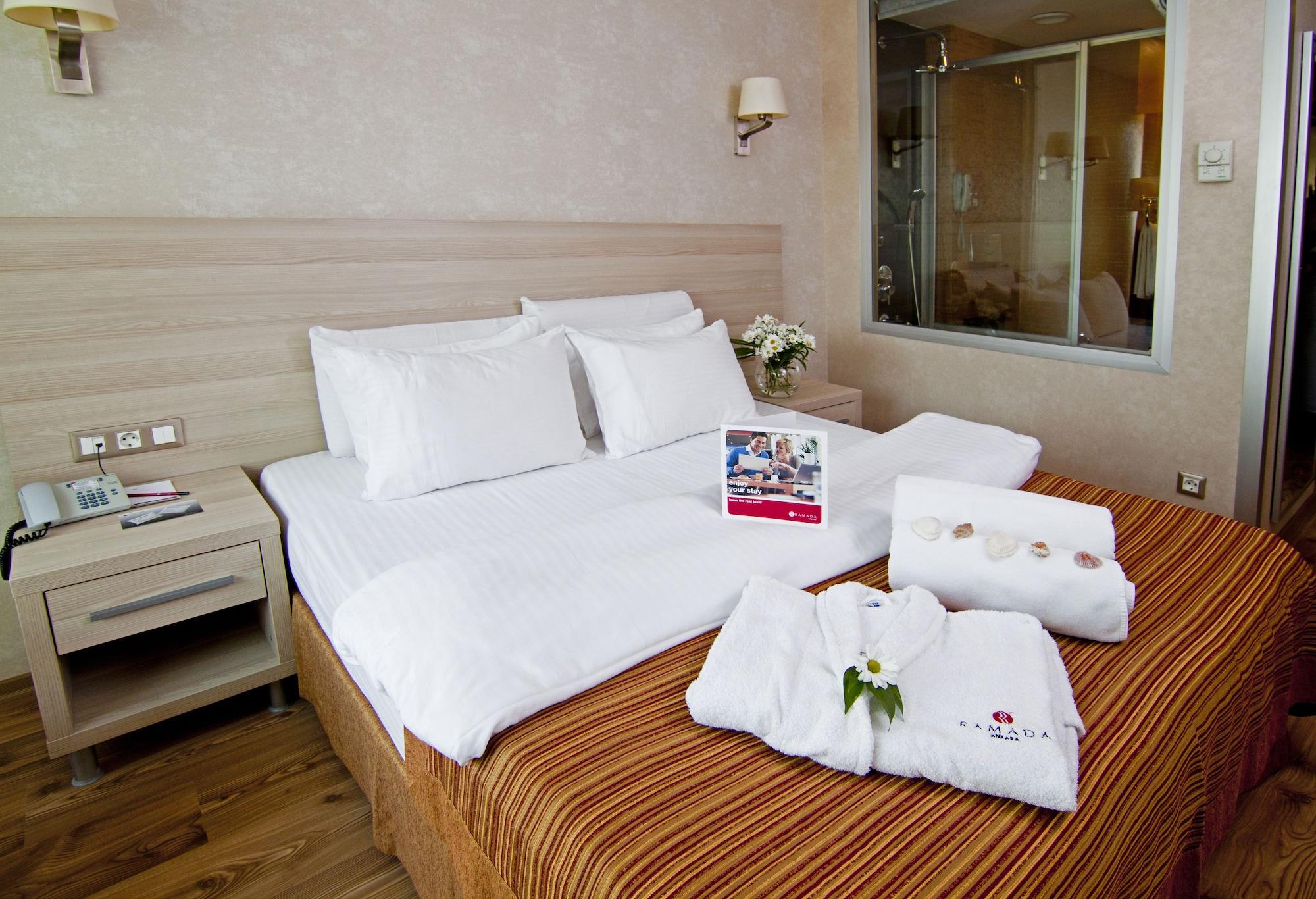 Отель Ramada By Wyndham Анкара Экстерьер фото