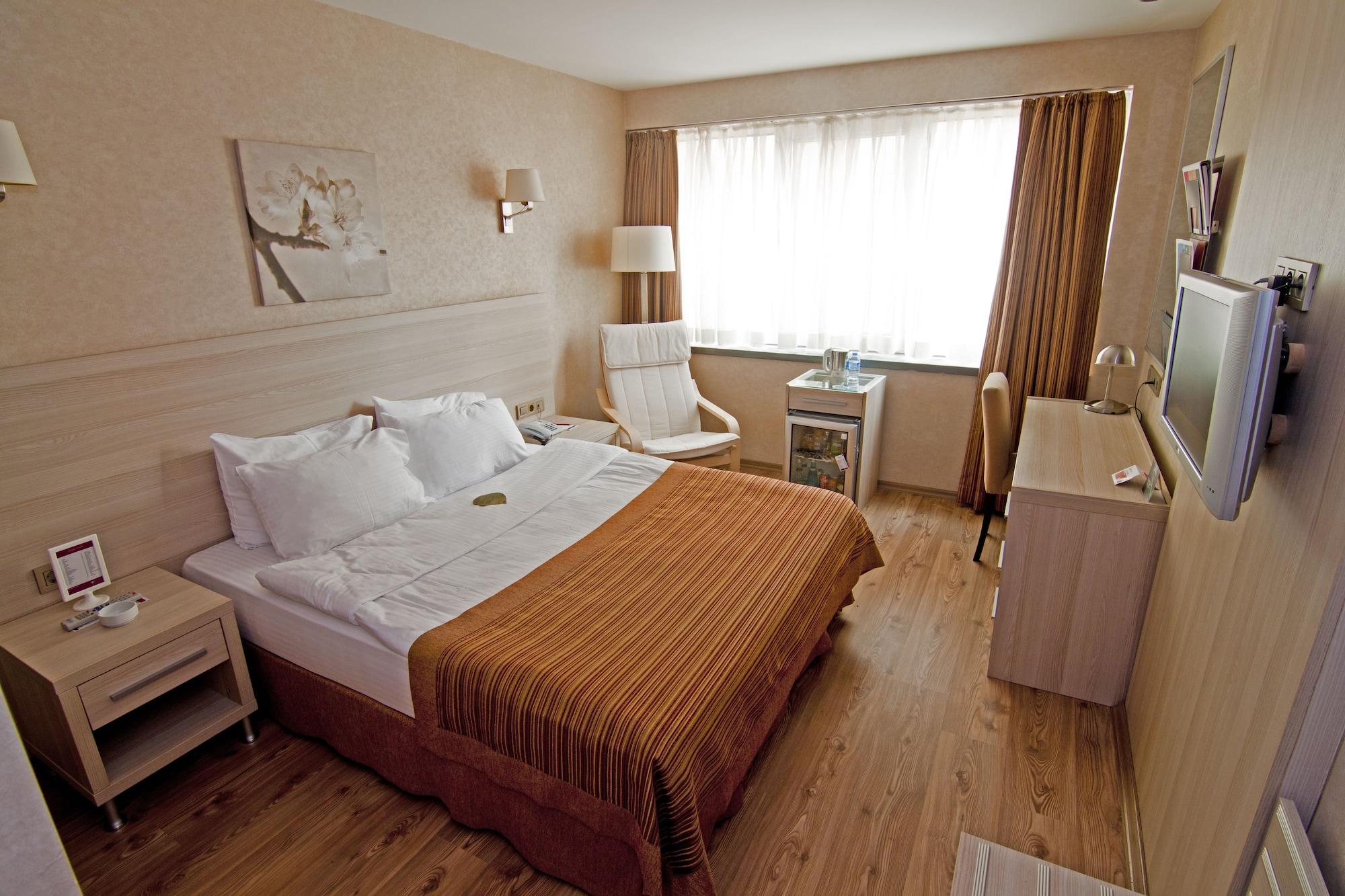 Отель Ramada By Wyndham Анкара Экстерьер фото