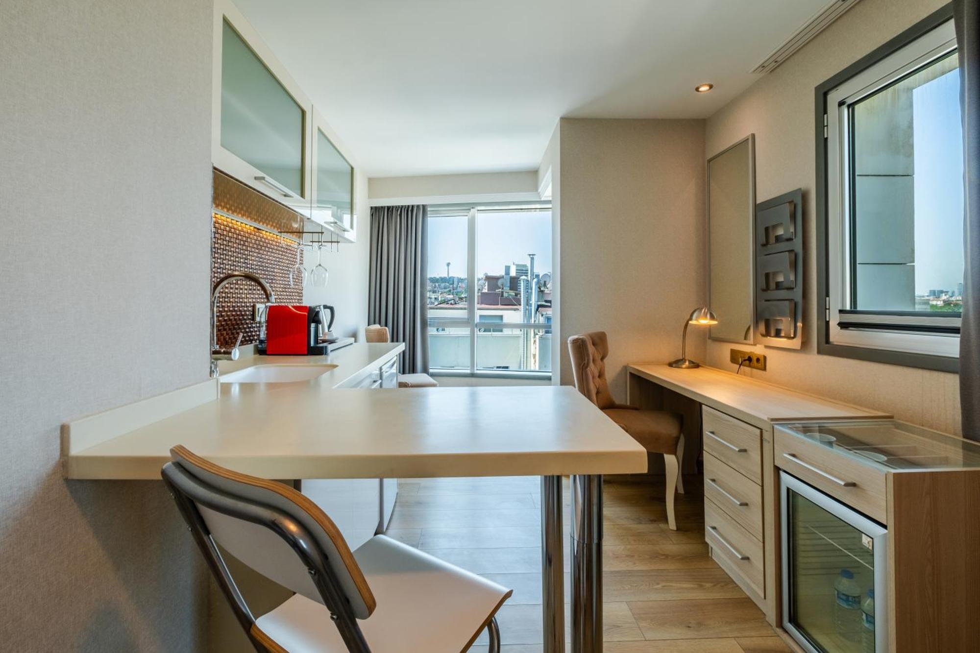 Отель Ramada By Wyndham Анкара Экстерьер фото