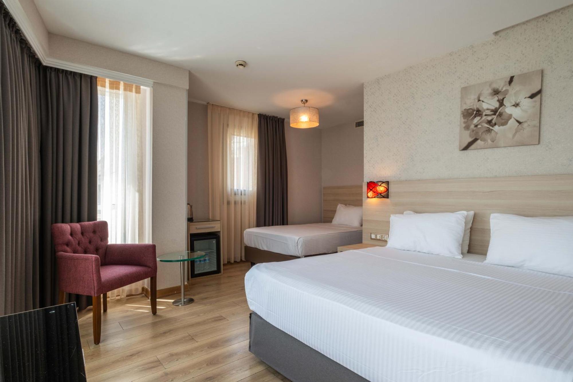 Отель Ramada By Wyndham Анкара Экстерьер фото