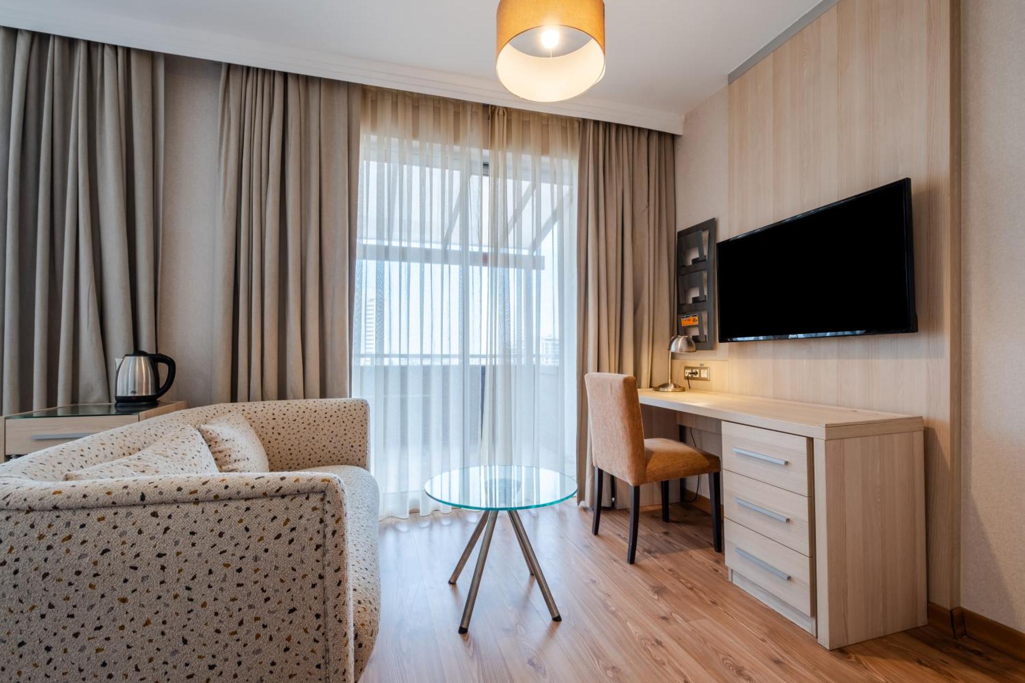 Отель Ramada By Wyndham Анкара Экстерьер фото