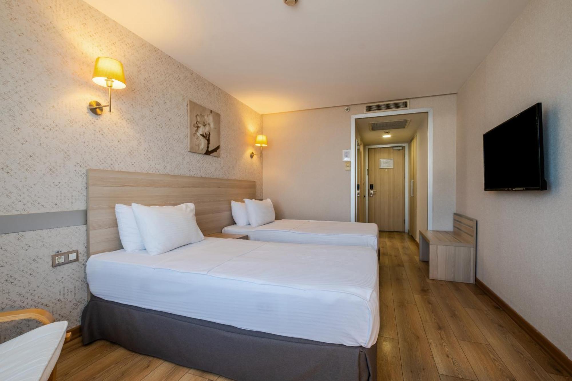 Отель Ramada By Wyndham Анкара Экстерьер фото