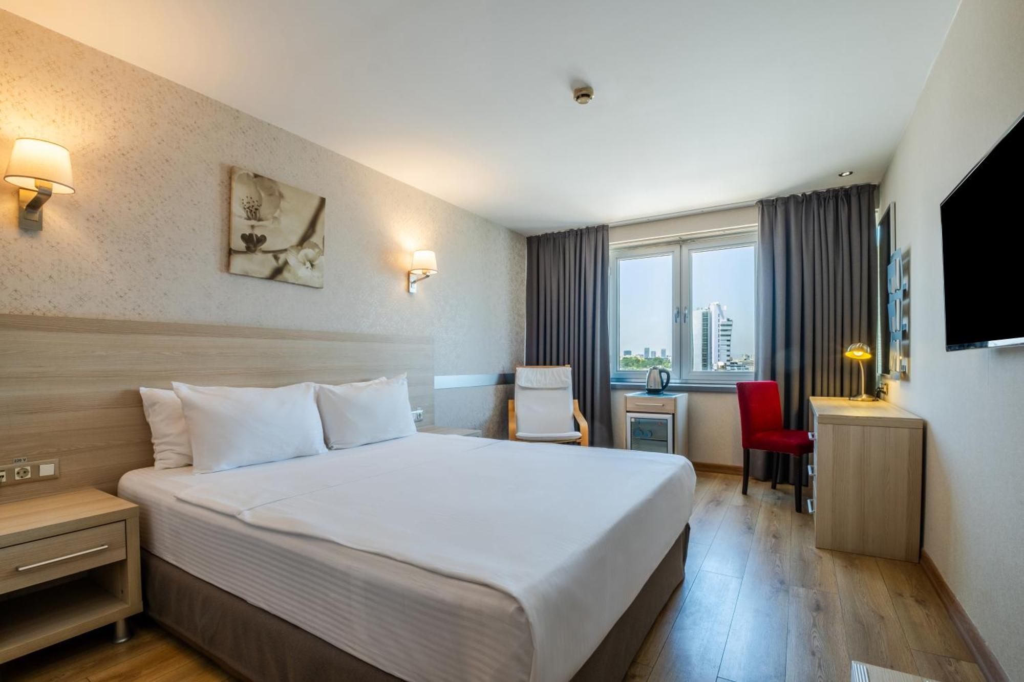 Отель Ramada By Wyndham Анкара Экстерьер фото
