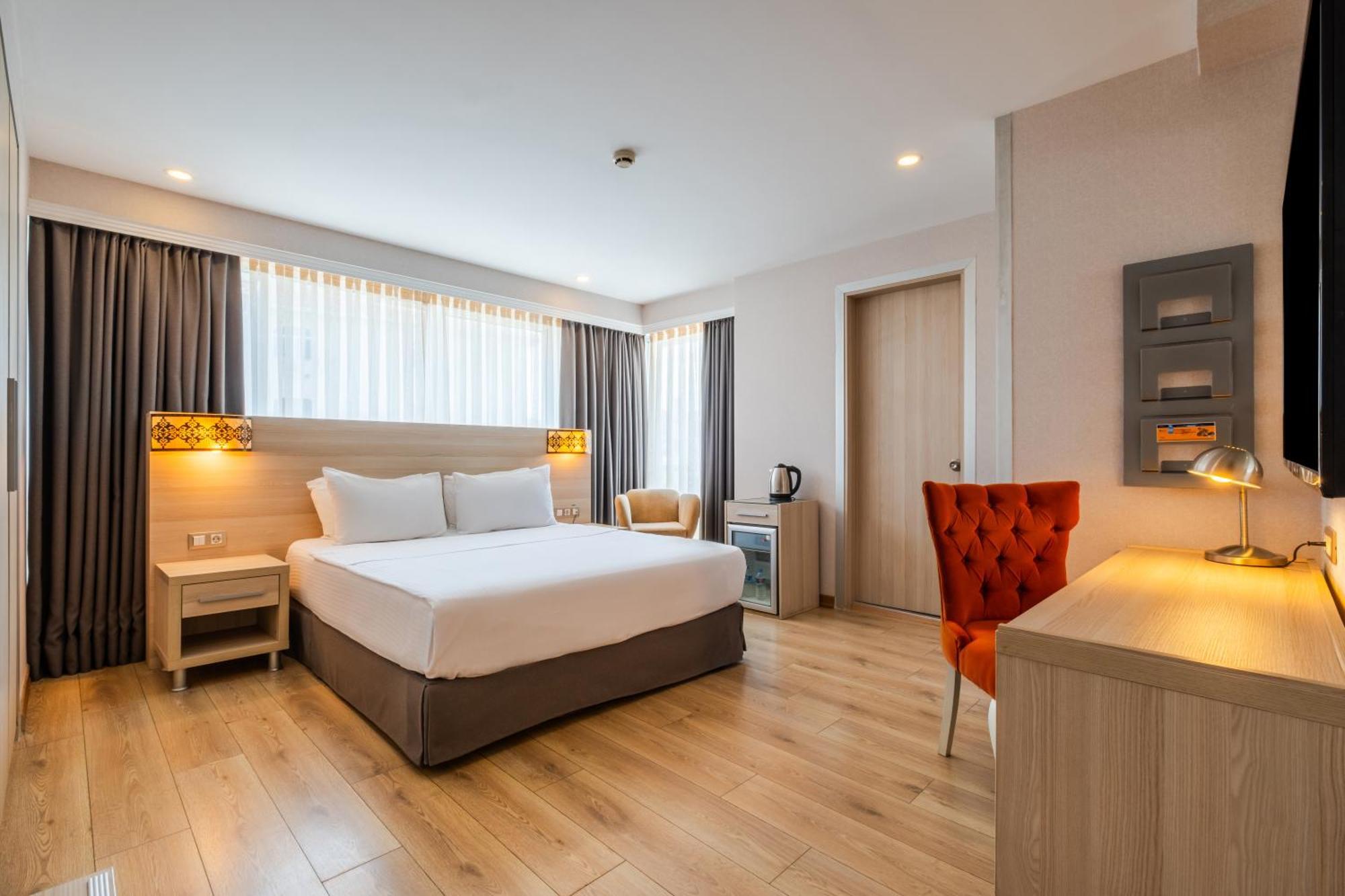 Отель Ramada By Wyndham Анкара Экстерьер фото