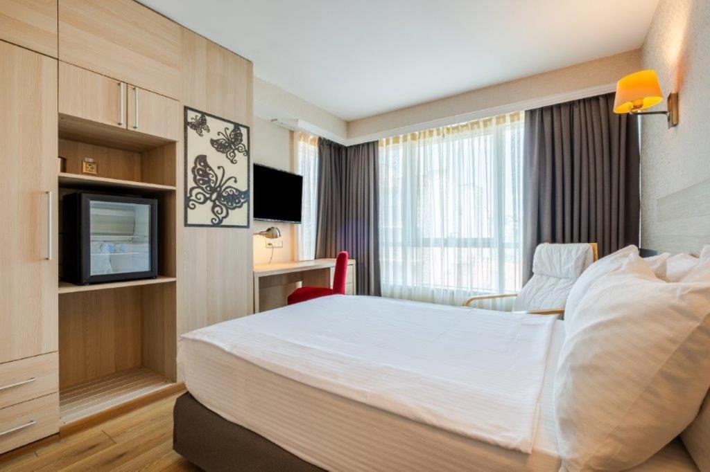 Отель Ramada By Wyndham Анкара Экстерьер фото