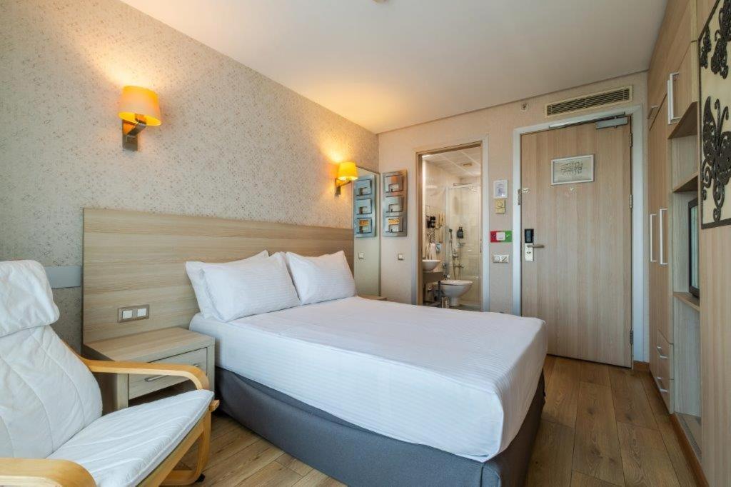 Отель Ramada By Wyndham Анкара Экстерьер фото